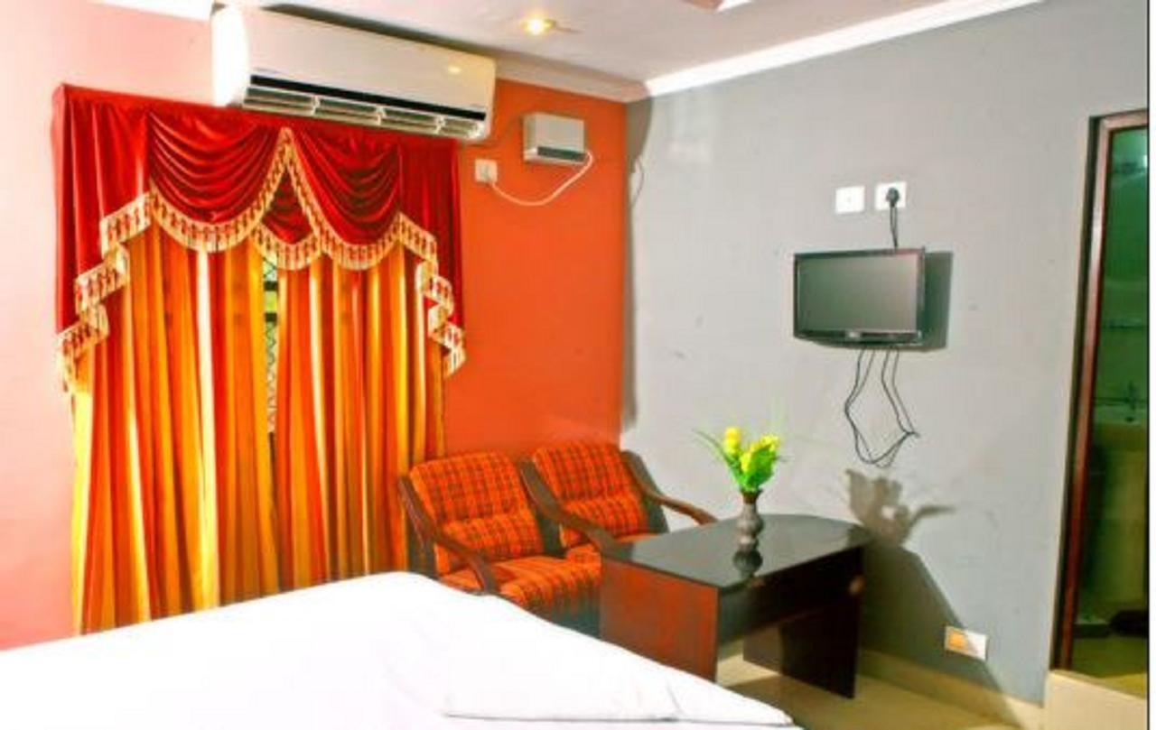 Hotel Priya Chengannur Esterno foto